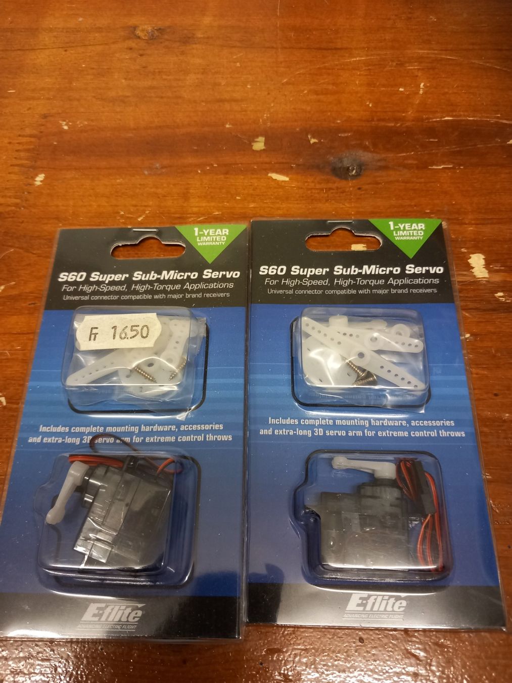 E-Flite RC Kits de montage: 2 neue RC Modellservo E-Flite  S60 Sup Micro – Neuf avec emballage d'origine à Givisiez par Reiffel