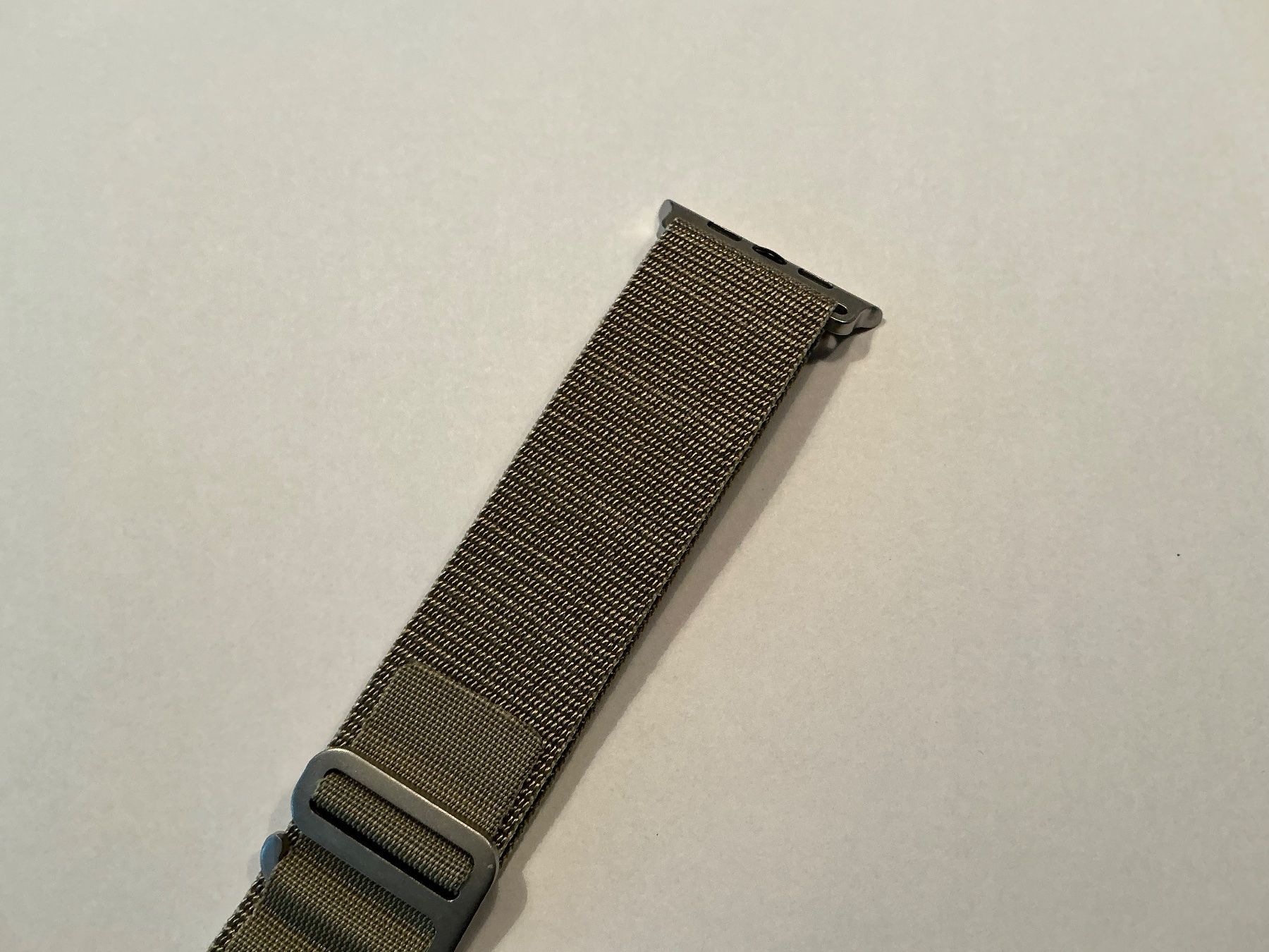 Apple Armbänder & -reifen: Apple Watch Alpine Loop Olive 15 Olivgrau - 49mm – Neu und originalverpackt aus Dietikon von BeKind2UMind 2