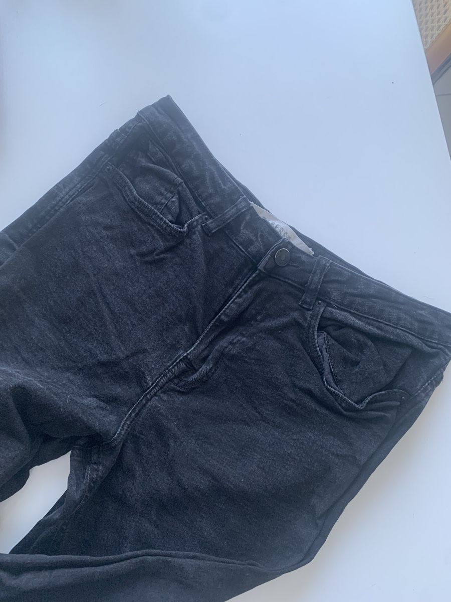 Hosen: schwarze Jeans, Tapered, Gr. 44 – Gebraucht aus Basel von ari_xy65