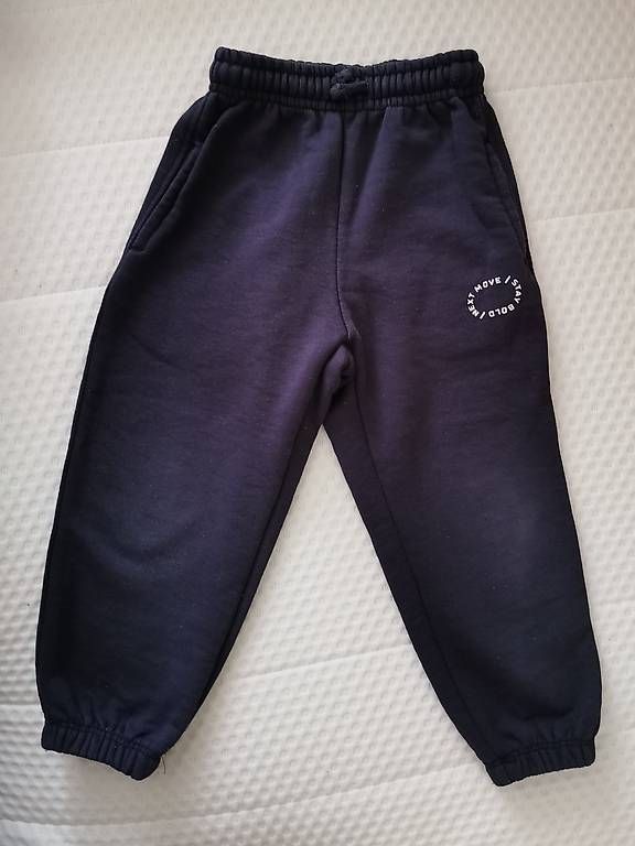 Pantaloni: Zara Jogginghose Größe 104 – Usato da Dietikon venduto da Sandra_Luka