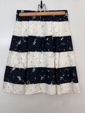 Chic striped skirt with lace overlay, size small