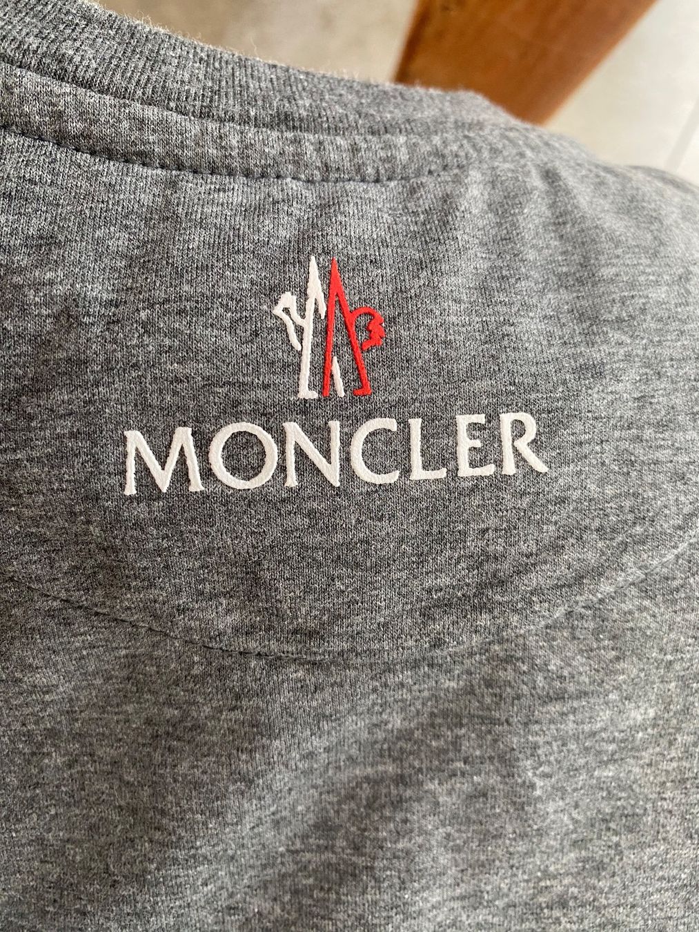 Moncler Camicie, T-shirt & Polo: T-Shirt Moncler Gr.116 neu – Nuovo (secondo la descrizione) da Affoltern am Albis venduto da Vsyra 3