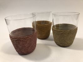 Drei Midcentury Vintage Gläser mit Bast Top Zustand!