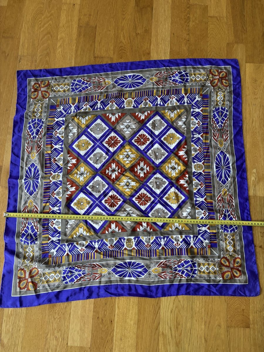 Valentino Foulard & Sciarpe: Foulard Valentino Seide – Usato da Winterthur venduto da san_wd8j 3