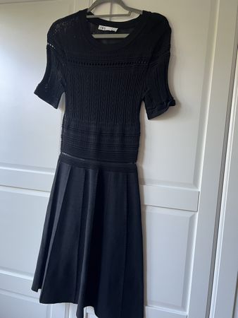Schwarzes Zara Strickkleid Grösse S elegant