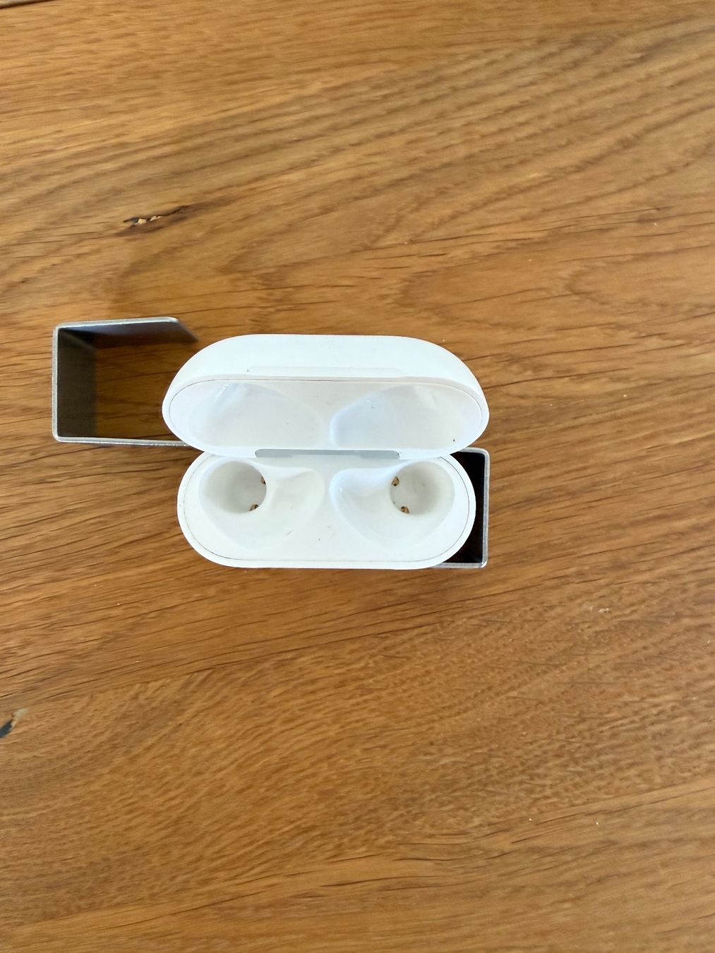 Apple Cuffie: APPLE AirPods 4 Charging Case – Usato da Lausanne venduto da Nine1982 1