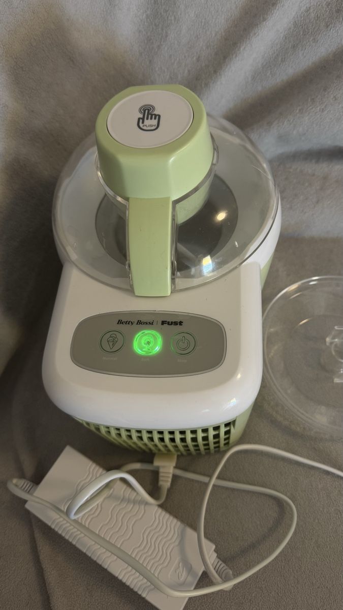 Betty Bossi Elettrodomestici da cucina: Betty Bossi Glacemaschine – Usato da Steinmaur venduto da ADey11 3