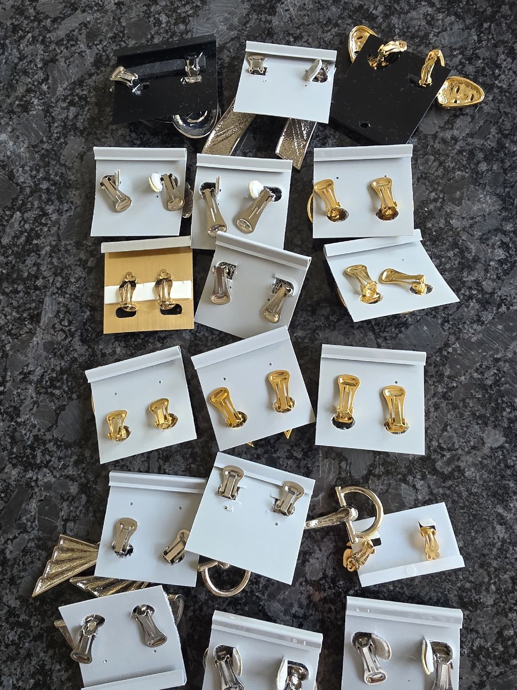 Orecchini pendenti & Orecchini a lobo: 0hrclips Modeschmuck – Nuovo e nell'imballaggio originale da Winterthur venduto da Guettinger01 1