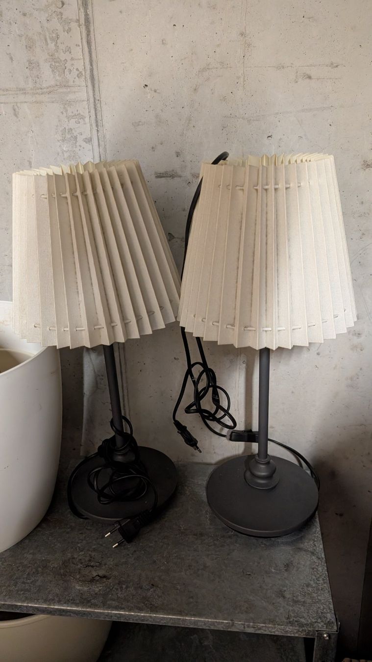 Ikea Lampade: 2 Nachttischlampen IKEA – Usato da Winkel venduto da AlinaAru