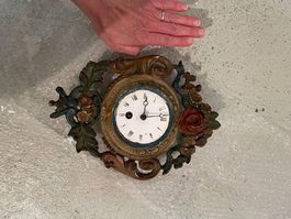 Dekorative antike Wanduhr