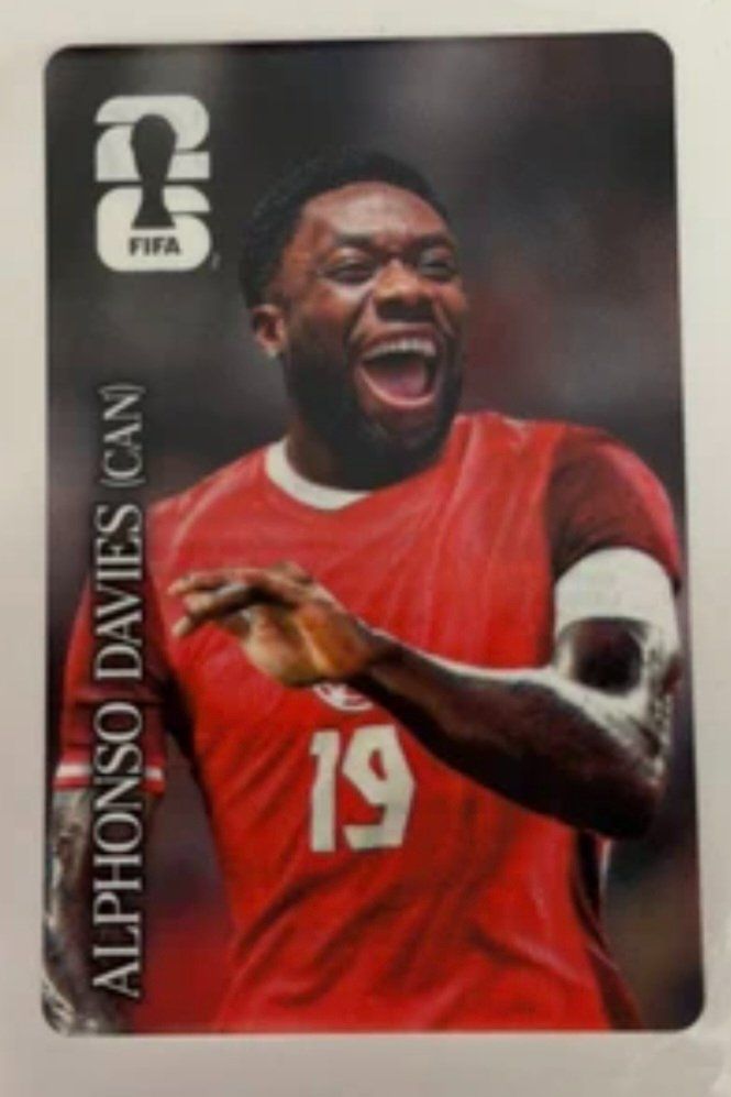 Panini Carte collezionabili: WM 2026 Coca Cola Paninibil ALPHONSO DAVIES . – Usato da Rotkreuz venduto da keerthdi