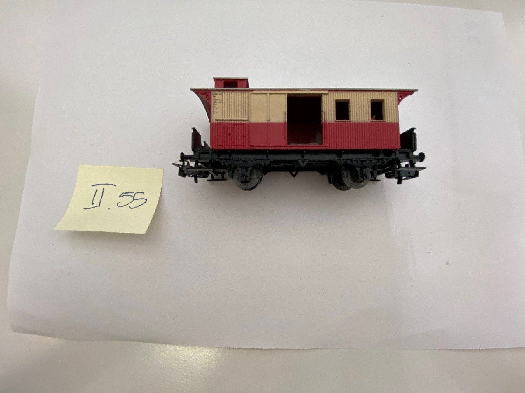 Märklin Trains électriques: 1 fourgon beige et rouge, Märklin HO no 4108 et 1wagon plat – D'occasion à Vevey par  1