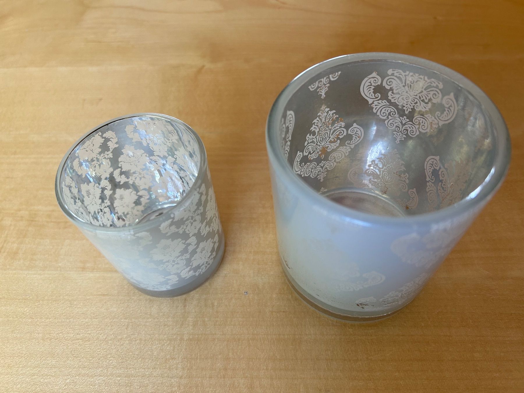 Kerzenständer: 2 Windlichter - Teelichtgläser mit Ornamenten- weiss silber – Gebraucht aus Riniken von KreativImKopf 3