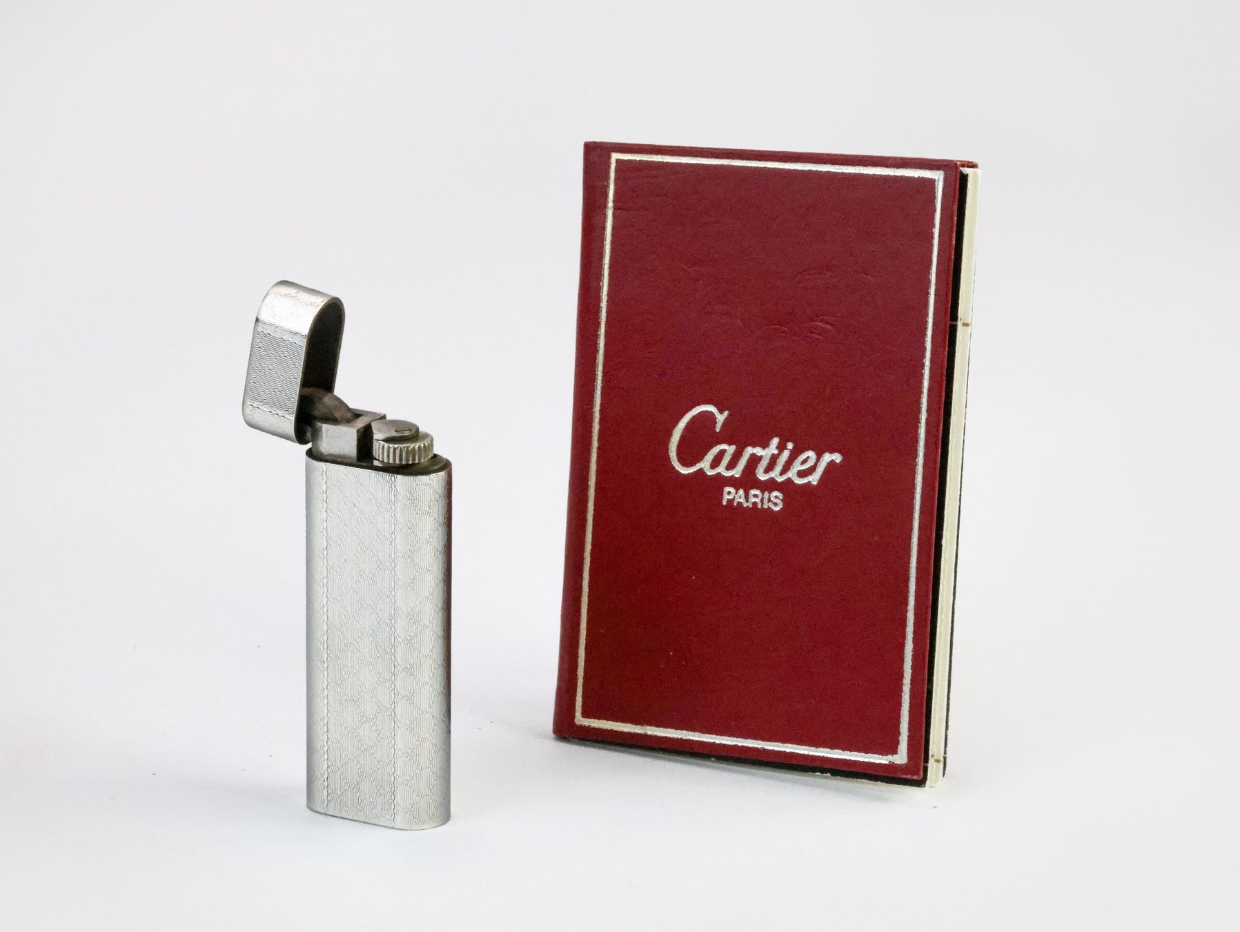 Cartier Accendini: Cartier Paris Feuerzeug mit Originalverpackung – Usato da Varen venduto da sEdelweiss