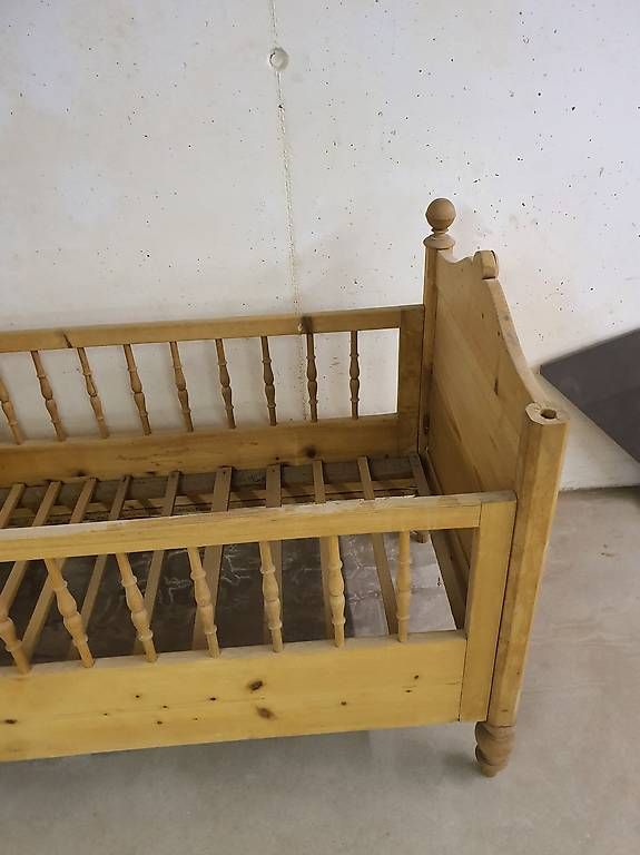 Letti: Kinderbett antik Massivholz – Usato da Braunau venduto da H-Wohnen 2