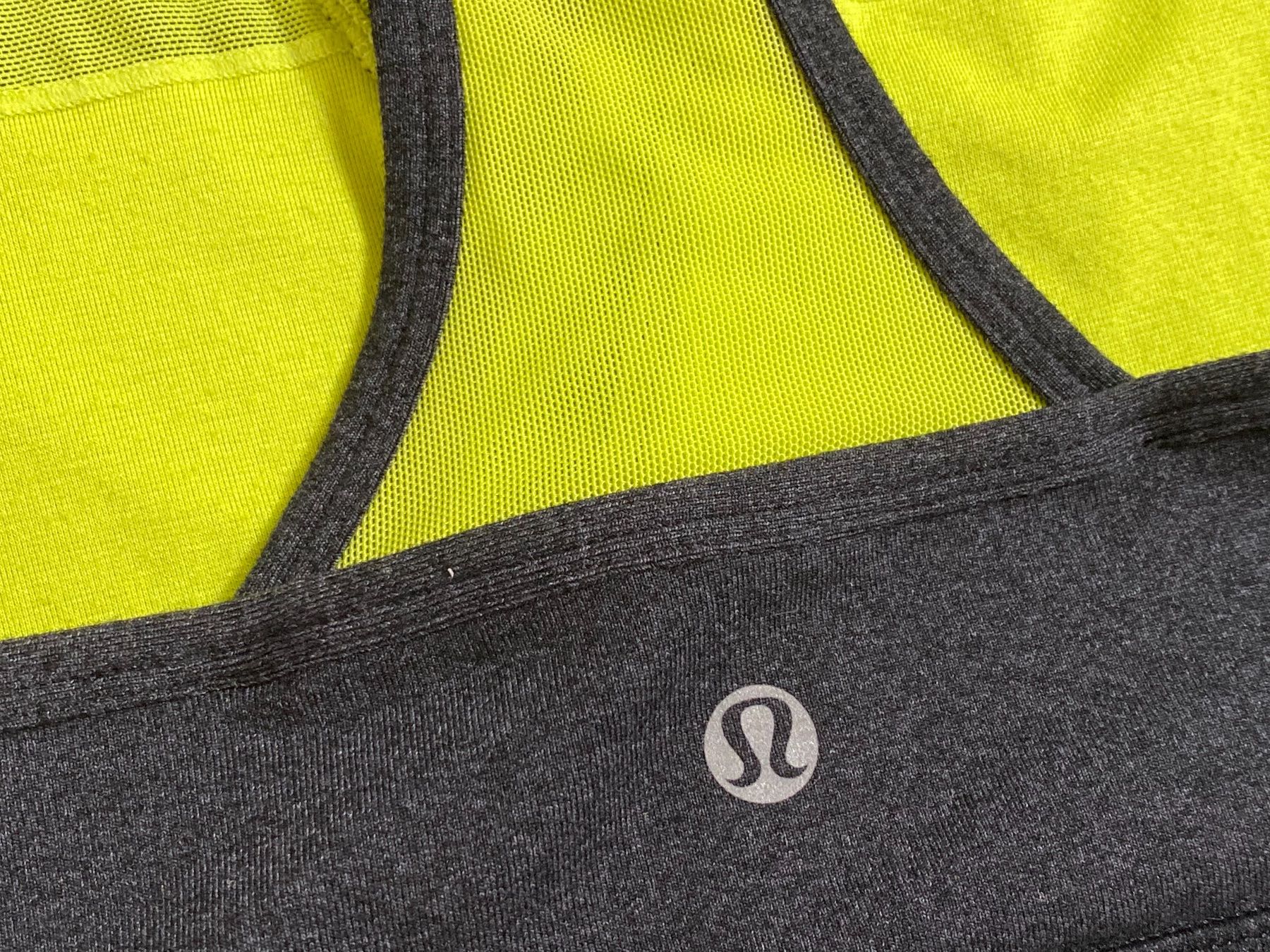 Lululemon Top: Lululemon Deep Breath Bra – Nuovo (secondo la descrizione) da Bern venduto da lolapennt 2