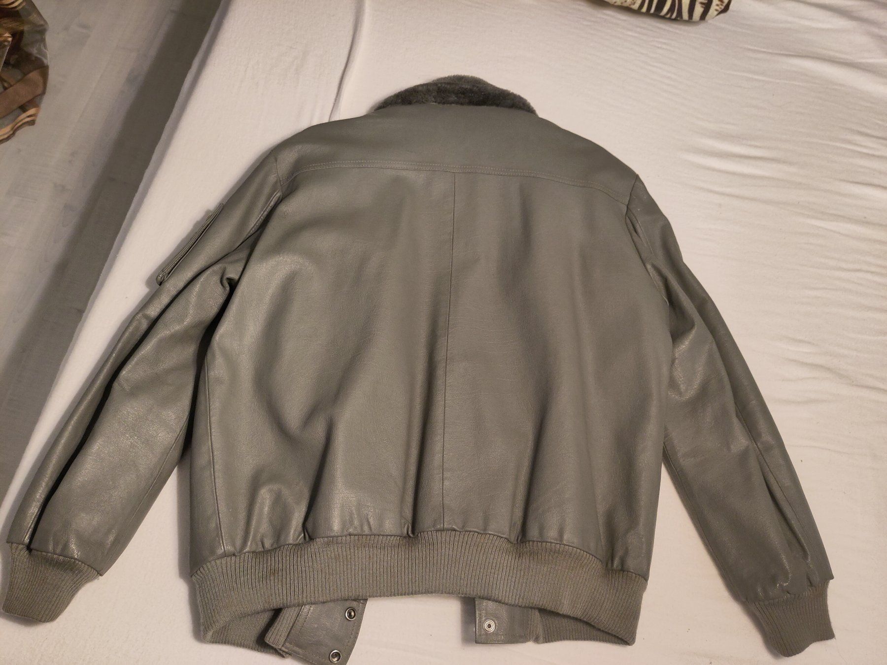 Jacken: Fliegerjacke /Pilotenjacke / Oldtimerjacke / echt Leder grau – Gebraucht aus Weesen von Roge2 6