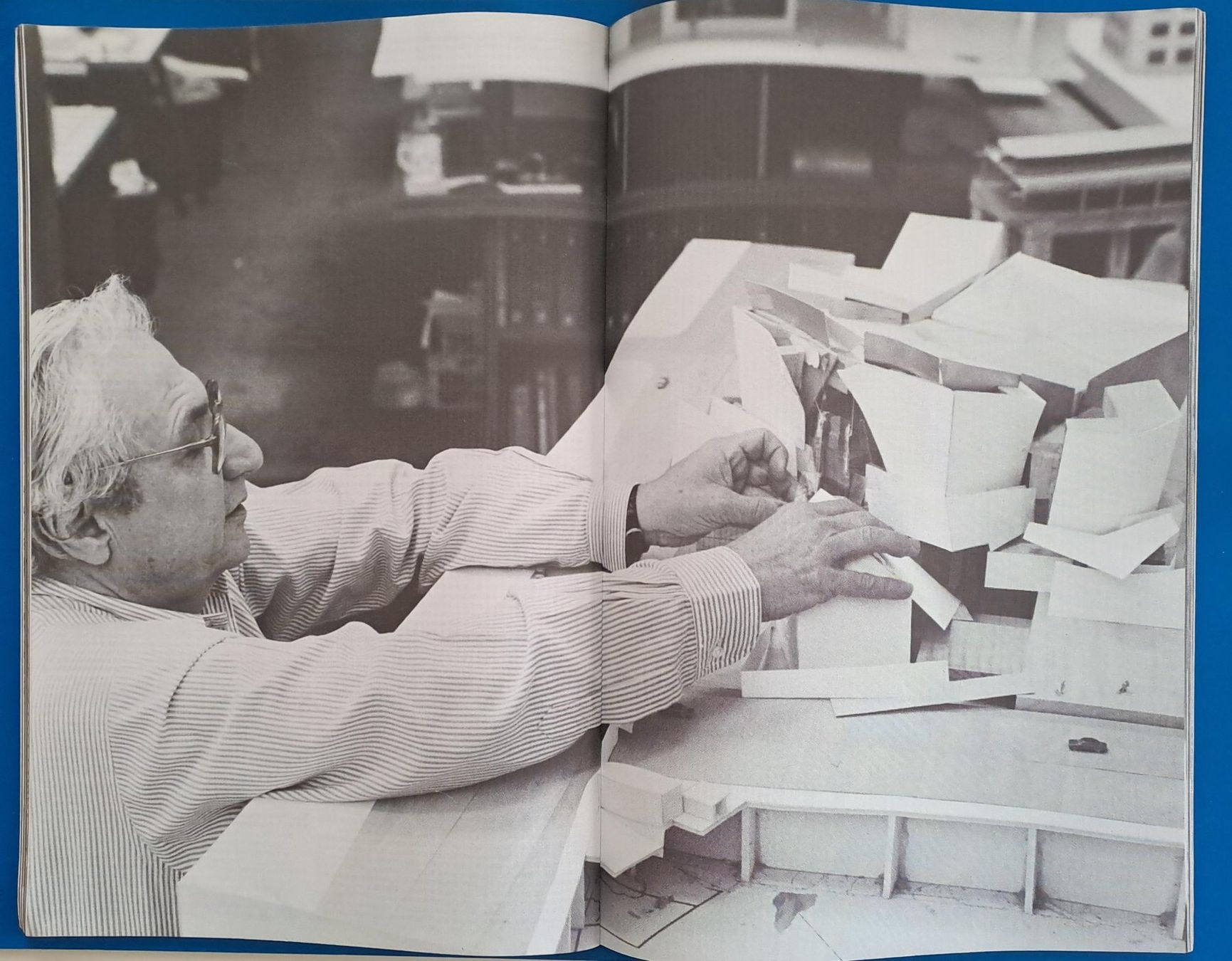 Bücher: Peter Eisenman & Frank Gehry. Biennale 91. SUMO-FORMAT! – Gebraucht aus Zürich von archiphil 7