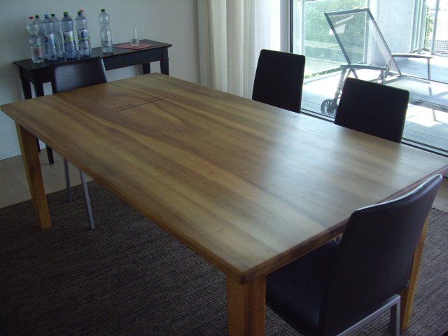 Tables: Esszimmertisch Massiv – D'occasion à Amriswil par lindenmannkia