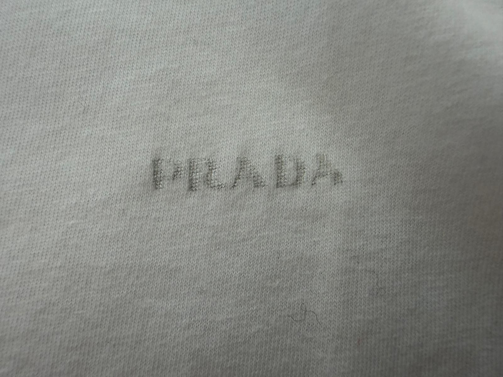 Prada T-shirts: PRADA – D'occasion à Arzo par Mima70 2