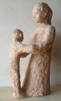 Mutter und Kind, Terracotta, signiert, H = 37 cm