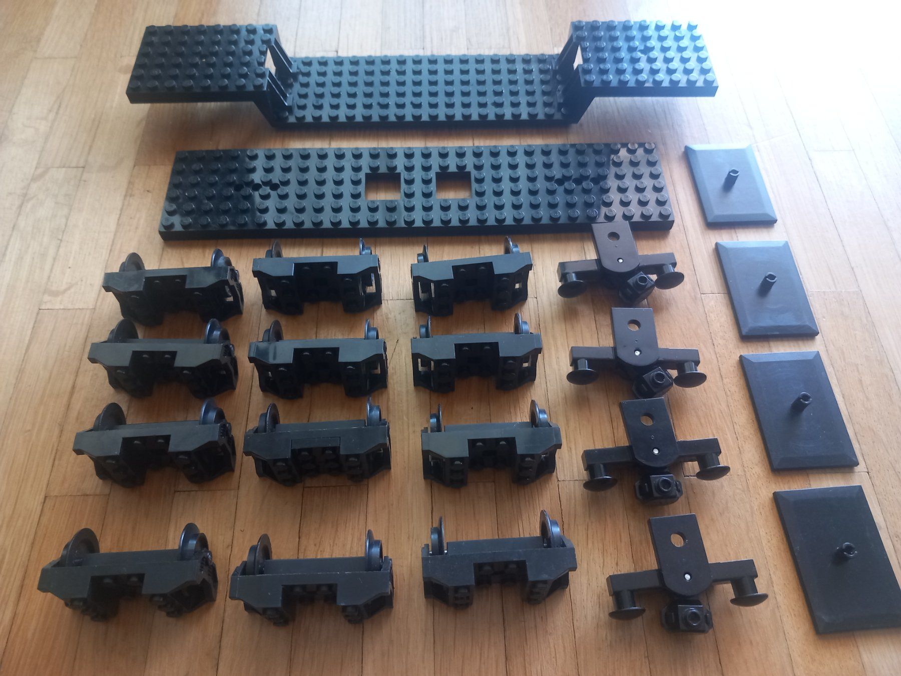 Lego Kit di costruzioni: Pièces LEGO train noir châssis wagons – Usato da Bernex venduto da casimali 1