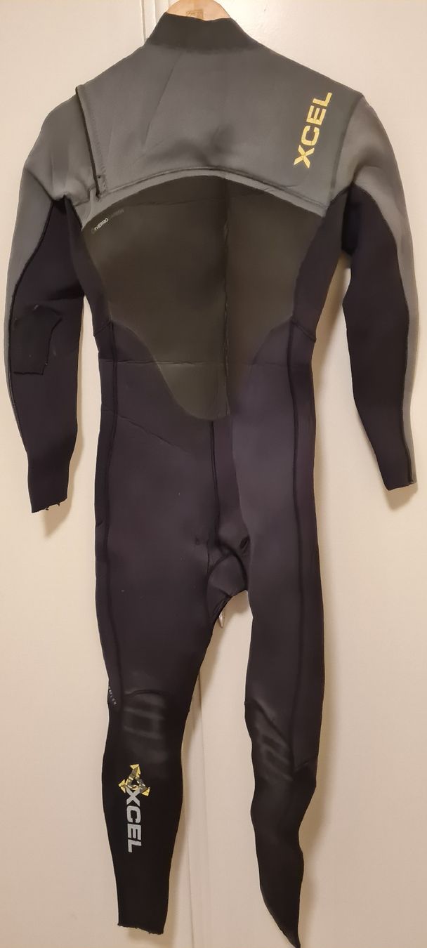 Completi, tute sportive e funzionali: Wetsuit Xcel grey black with defect used condition L.  – Usato da Kloten venduto da waterdude69 1