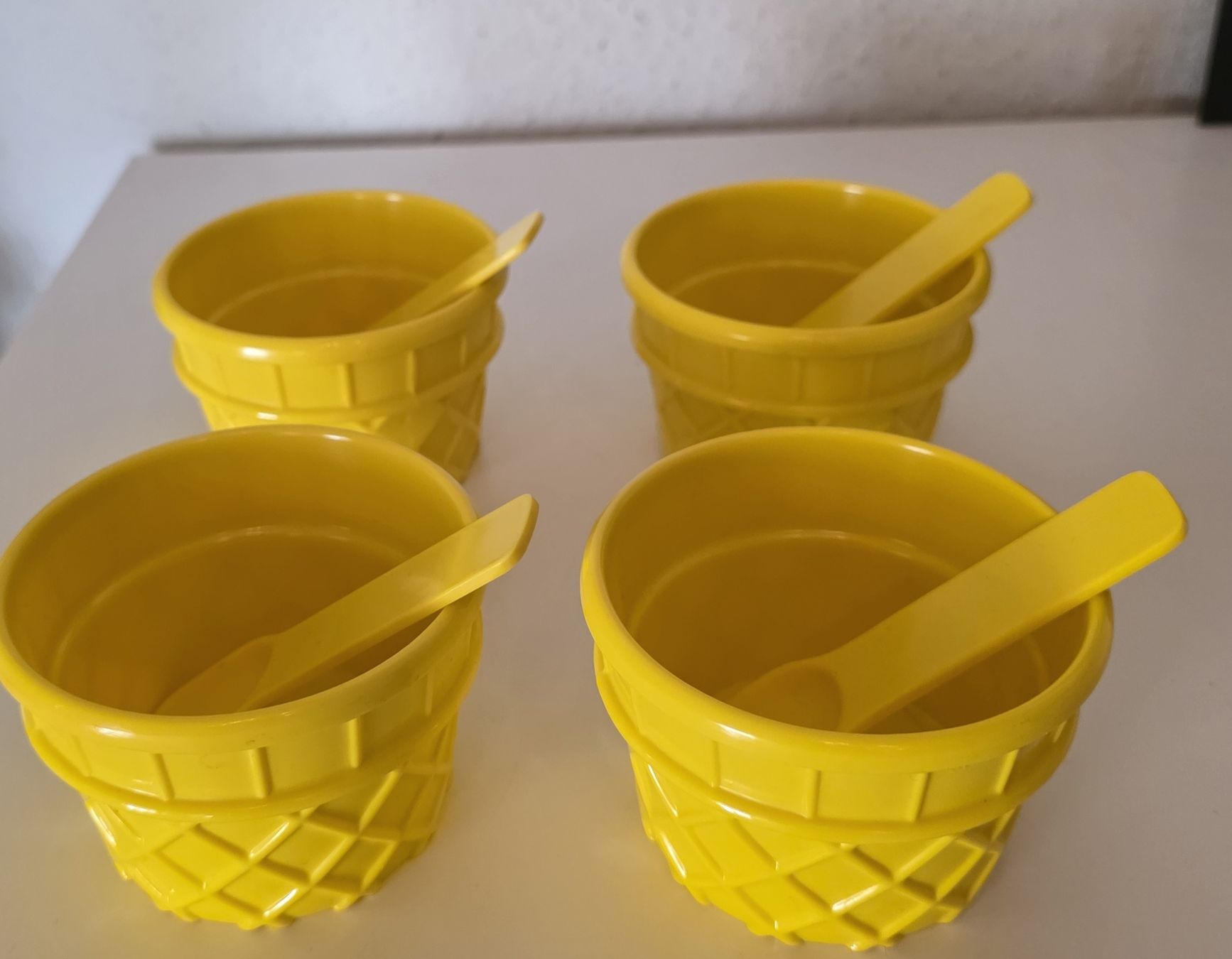 Contenitori & Simili: 4 Eisbecher mit Löffel - wenig benutzt – Usato da Genève venduto da Petite_etoile