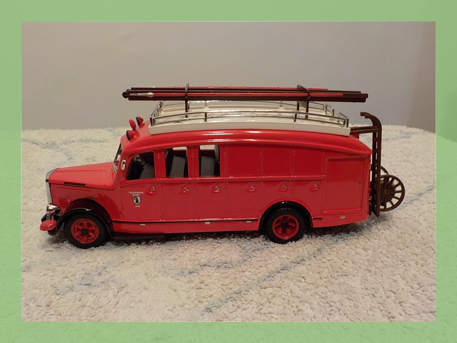 Saurer Modellini d'auto: Saurer Typ C Feuerwehr Modellauto Basel – Nuovo e nell'imballaggio originale da Bülach venduto da Freieck