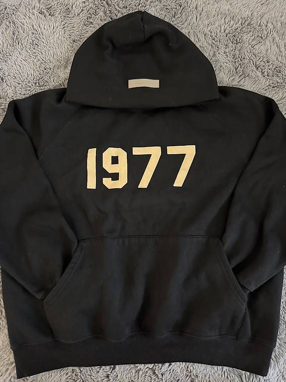 Pullover & Sweatshirts: Essentials Hoodie (S) – Gebraucht aus Wetzikon ZH von cet_6fbf