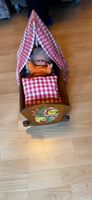Holz wiege mit puppe