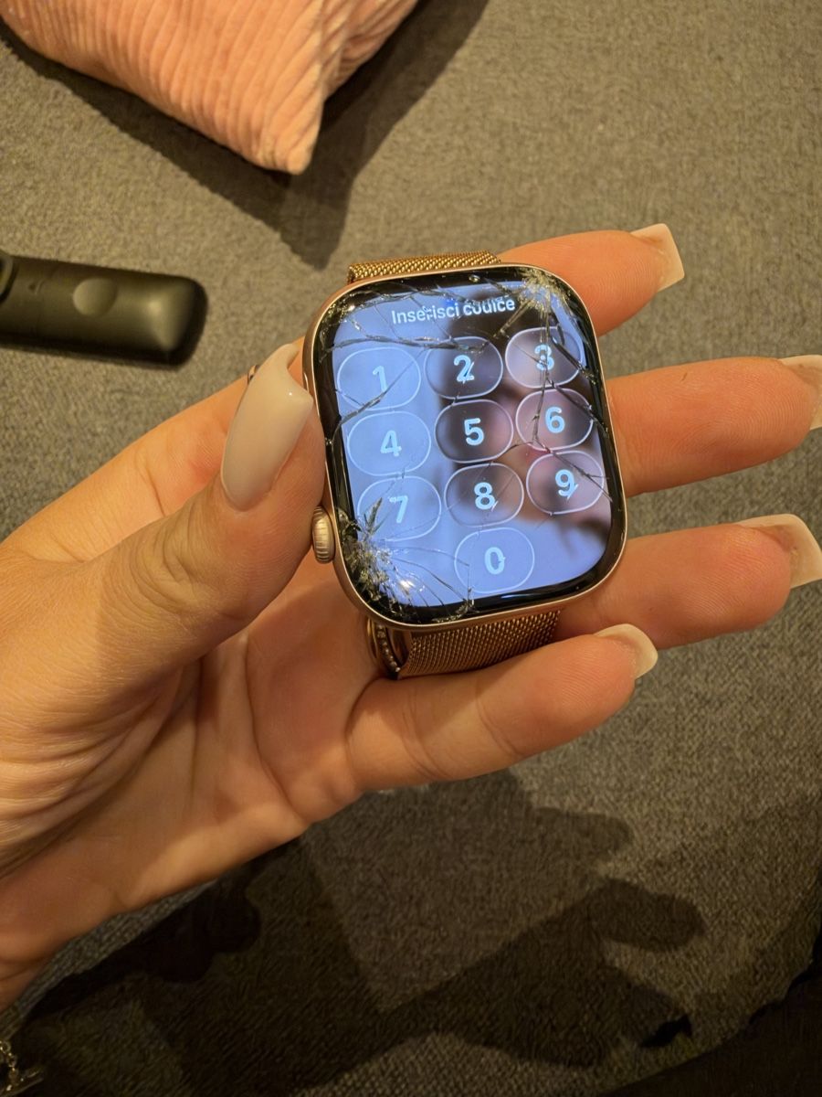 Apple Smartwatch: Apple whatch serie 11 – Difettoso da Romont FR venduto da mor_hq5g