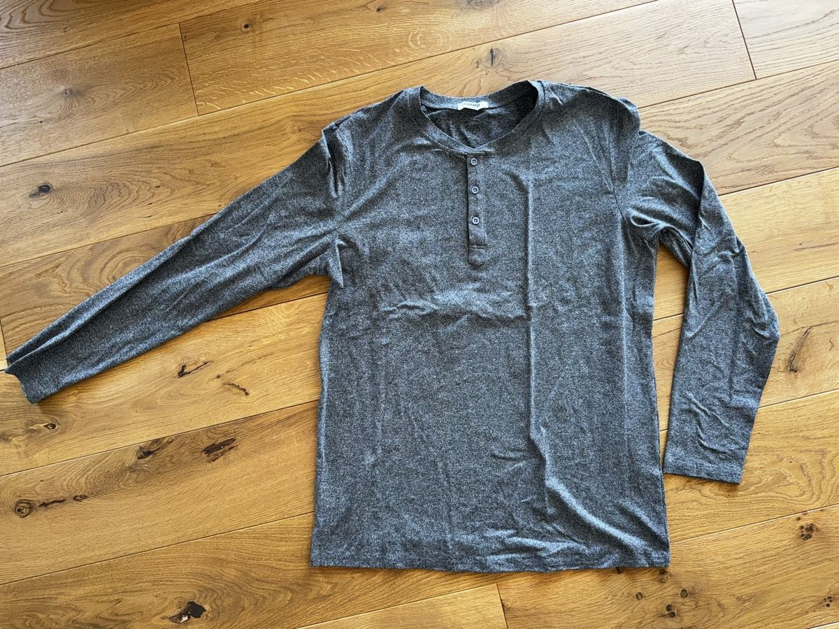 Pulls & Sweat-shirts: Langarm Henley grau – D'occasion à Schaan par kri_tsw8