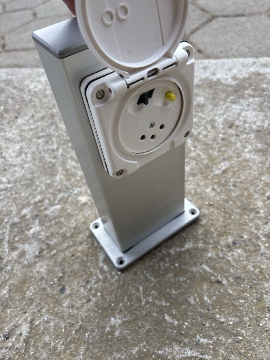 ABB Stecker: Steckdosensäule Aluminium mit SIDOS Steckdose 30mA IP55 – Gebraucht aus Lyssach von Prisi77 1