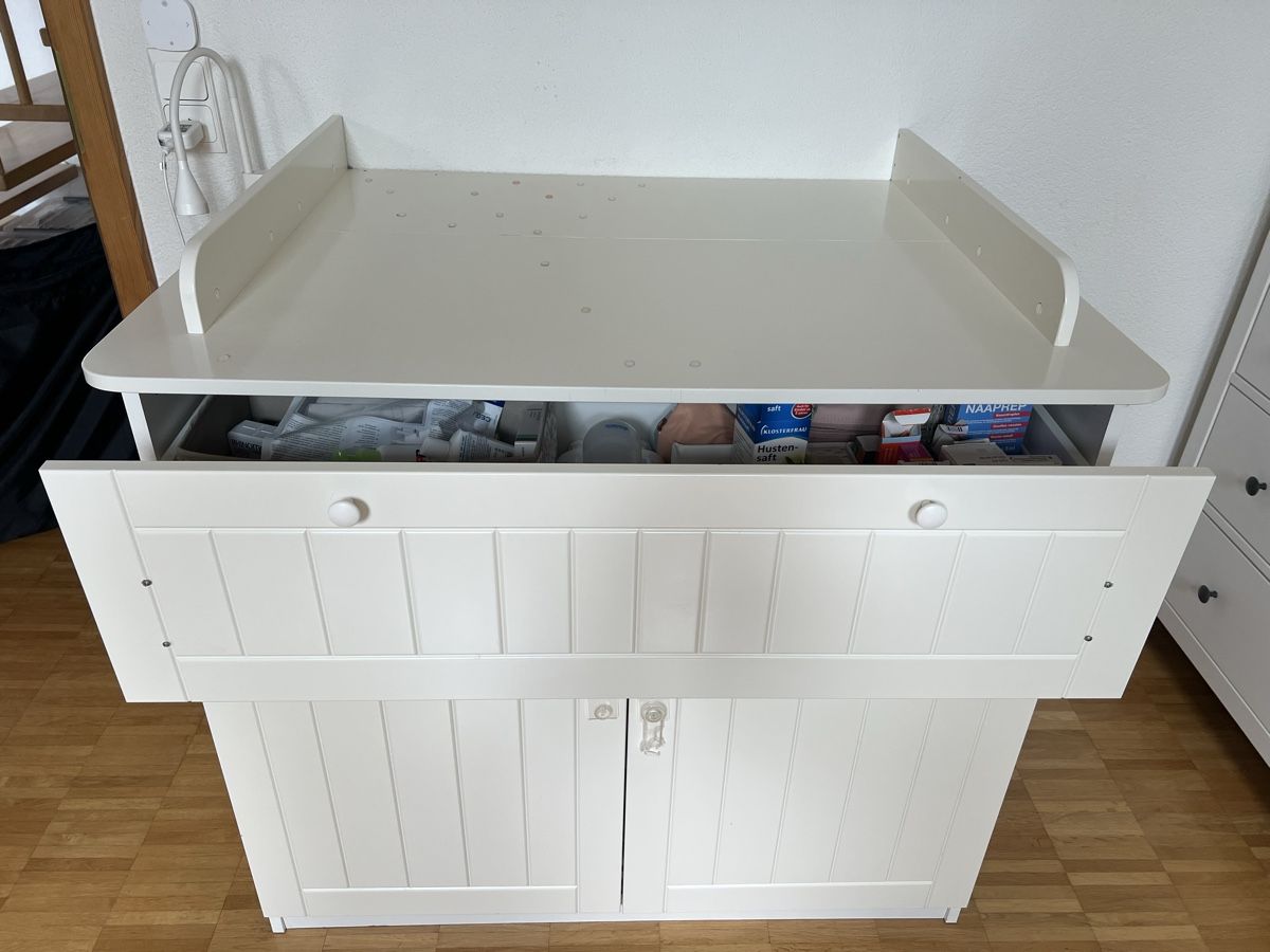 Wickeltisch & Zubehör: Changing Table with Storage. White. – Gebraucht aus Watt von rmt07 3
