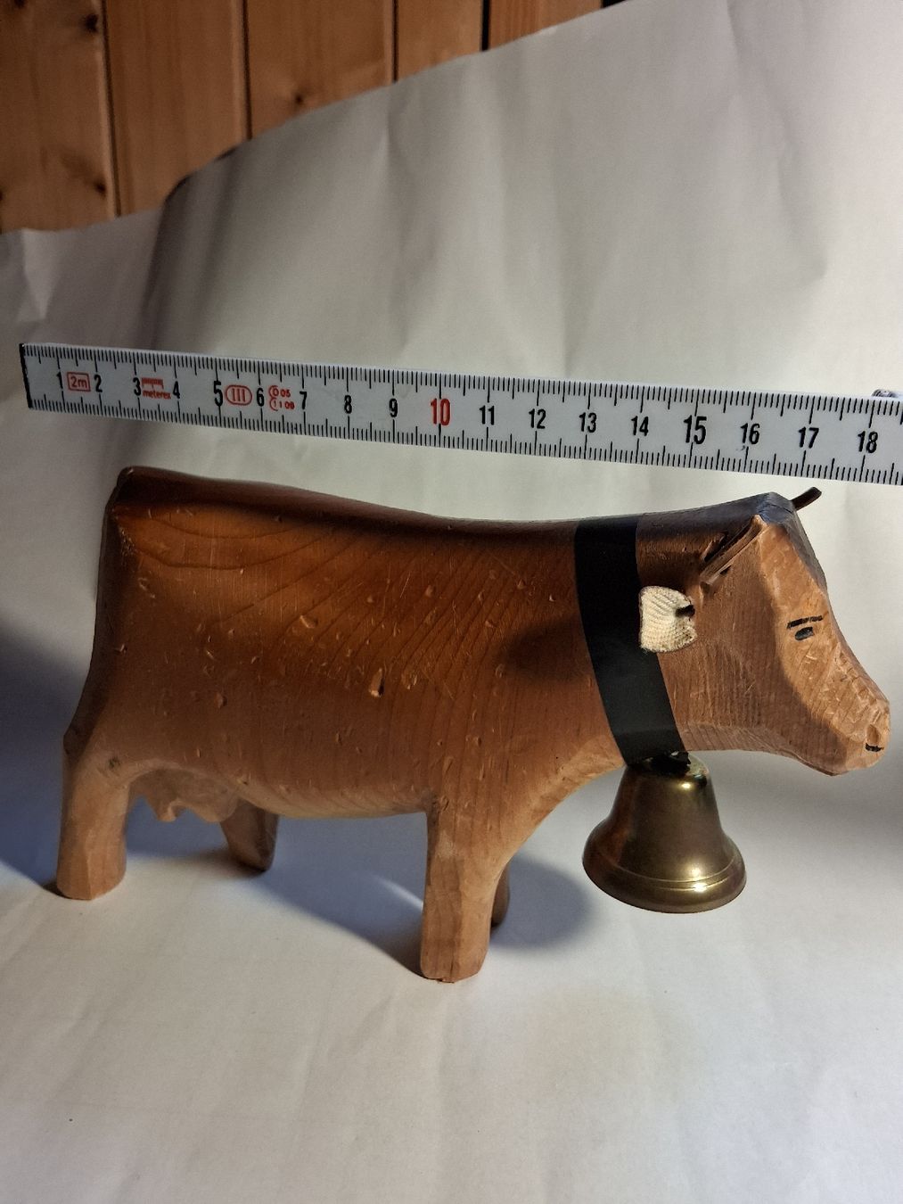 Figurines: Holzkuh mit Glocke  – D'occasion à Schwellbrunn par corluk 2
