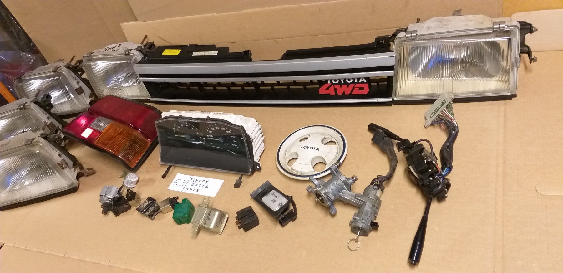 Toyota Tutti pezzi di ricambio auto: TOYOTA TERCEL 1983 OLDTIMER  DIVERSES PIECES  /  DIV. TEILE – Usato da cortébert venduto da rlv 3