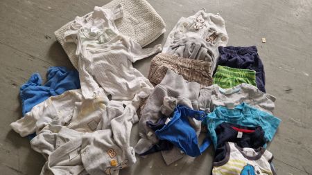 Kleiderpacket Jungen Gr. 50-62 mit Baumwolldecke