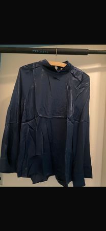 Elegante dunkelblaue Bluse von Milla, Grösse L, für den H...