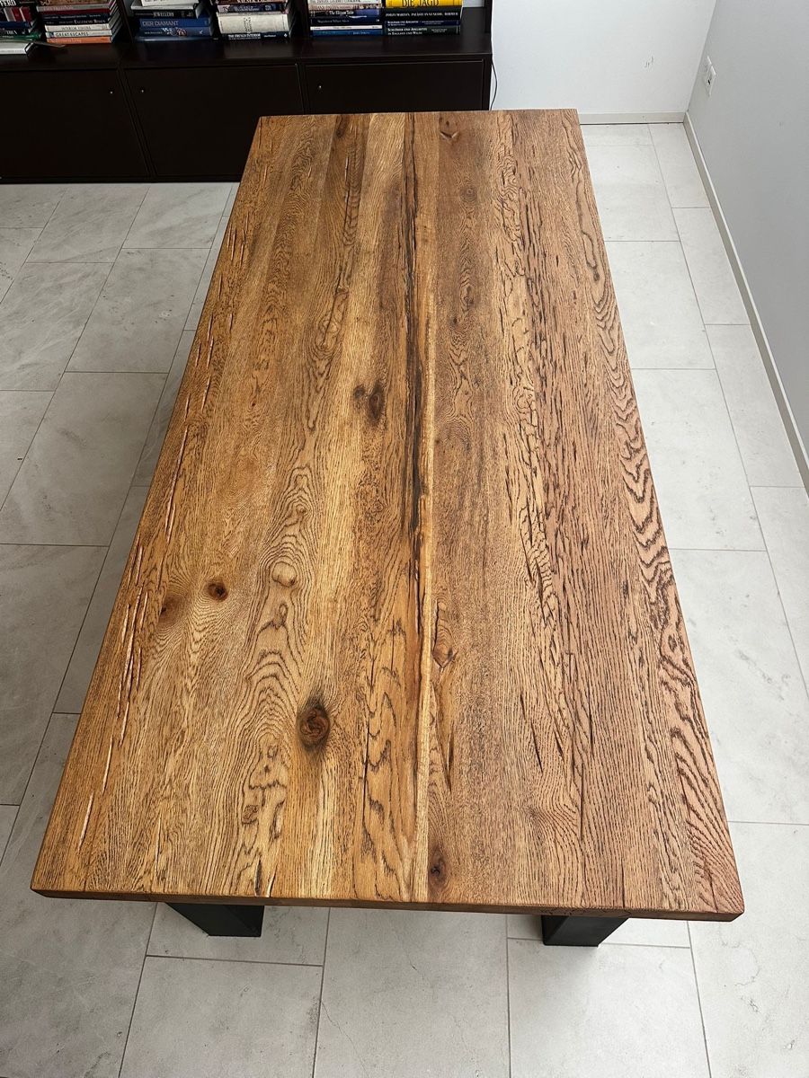 Tavoli: massiver Holztisch mit schwarzen Metallbeinen – Usato da Zürich venduto da oliceboy 1