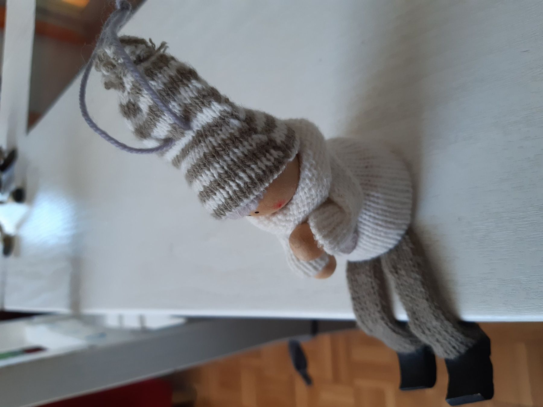 Alle Dekorationen: Winterkind mit Hängebeinen – Gebraucht aus Domat-Ems von nugipuff 1