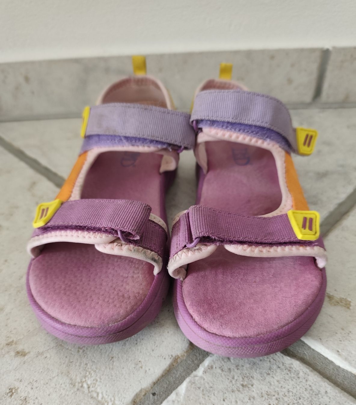 Scarpe per ragazze: Mädchensandale Grösse 32 – Usato da Chur venduto da Rodanisa 2