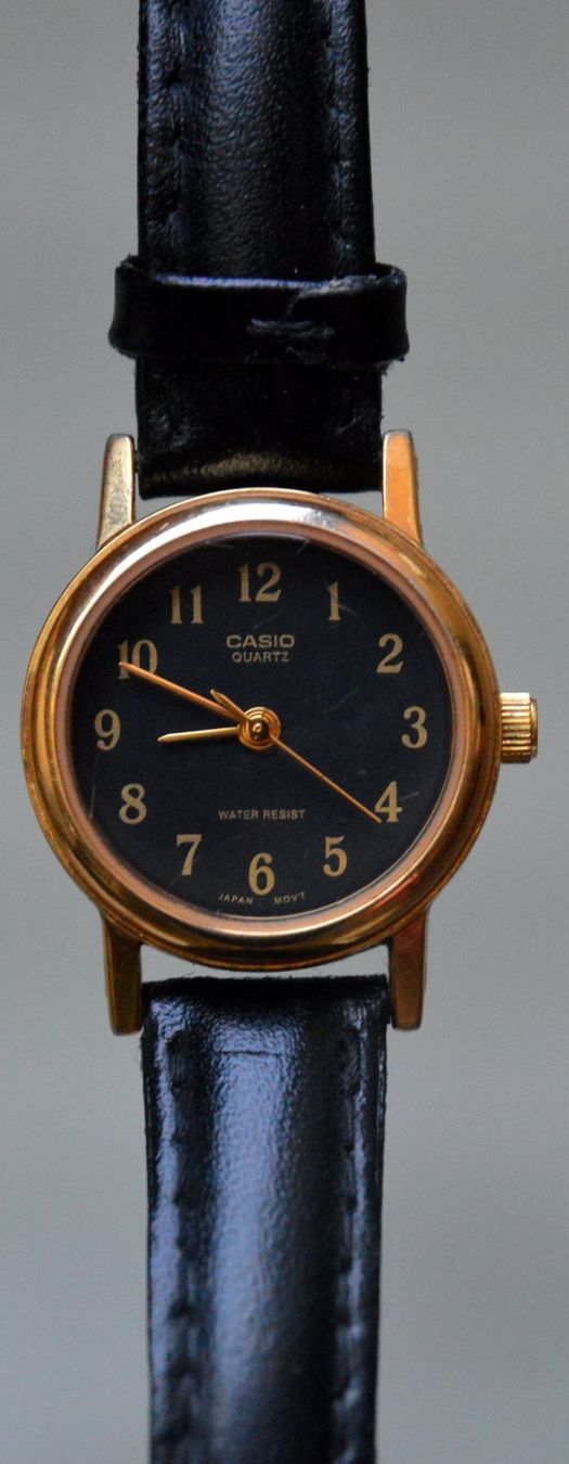 Casio Orologi: Armbanduhr CASIO LTP-1095 montre – Usato da Collonges venduto da arashee