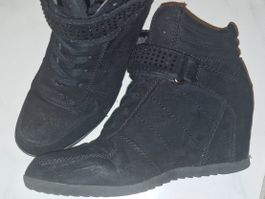 Schwarze Sneaker-Keilabsatz-Stiefel, Gr. 38, top modisch!