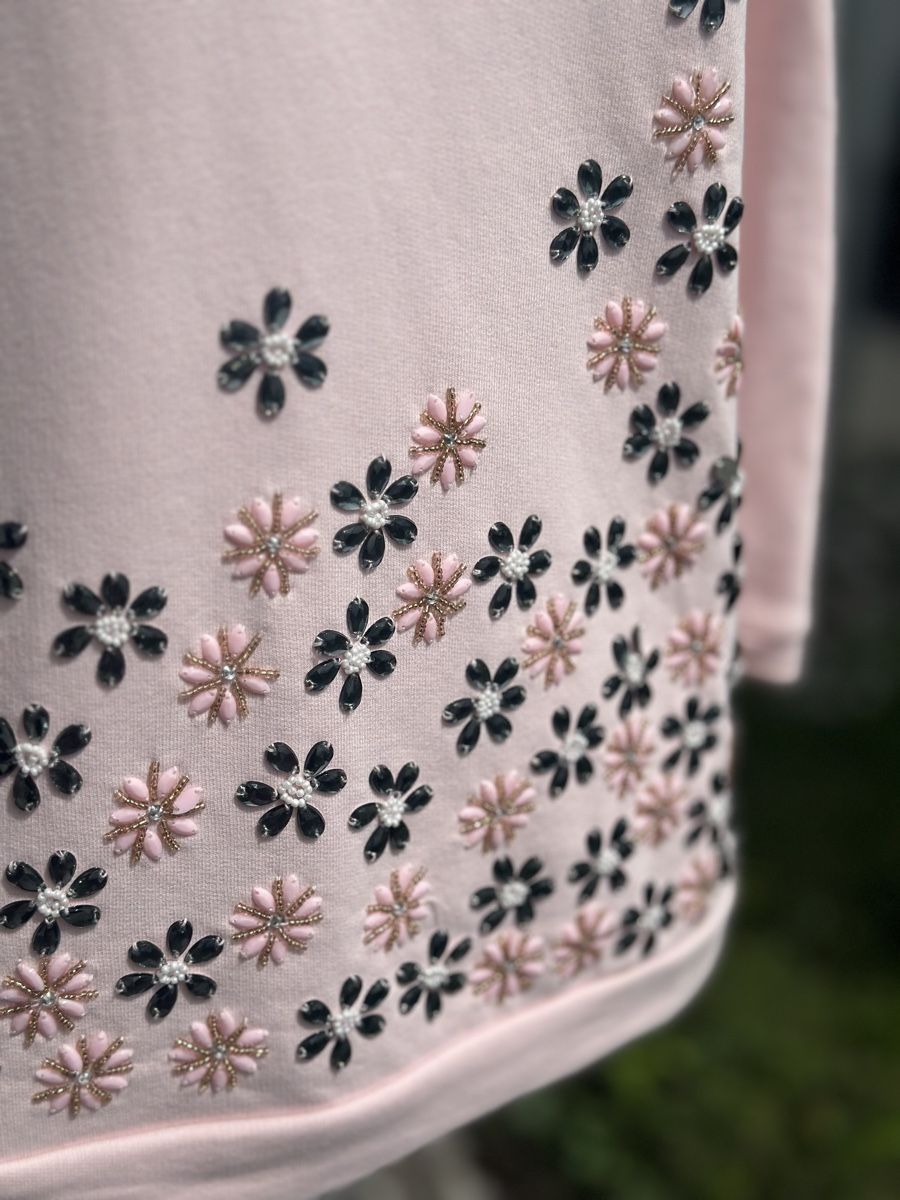 Max Mara Pulls & Sweat-shirts: Pink Beaded Flower Sweater MaxMara Weekend - M Gr. – D'occasion à Zufikon par Modestil365 3