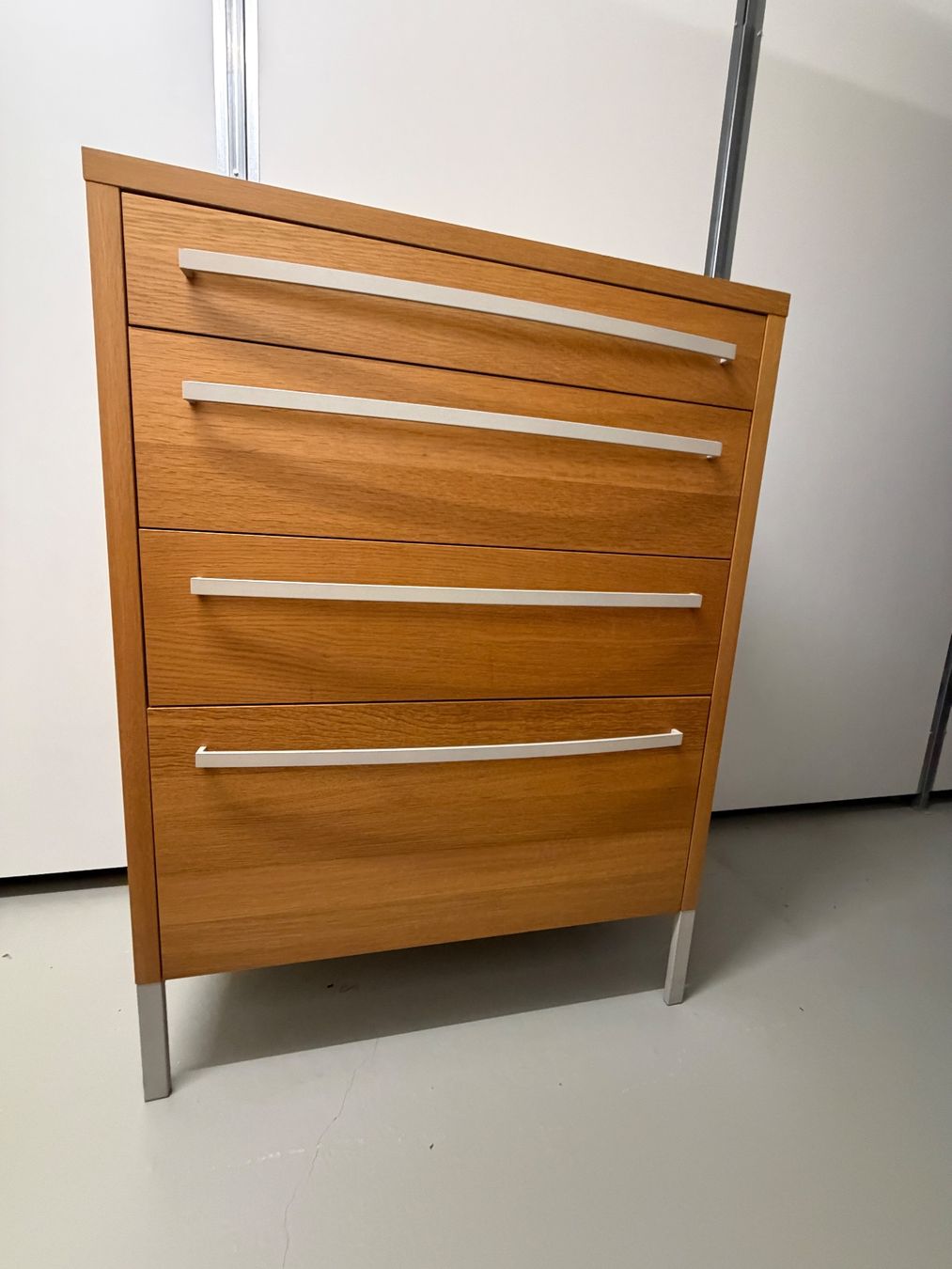 Ikea Cassettiere: IKEA Kommode 4 Schubladen Eichefurnier – Usato da Zürich venduto da MJM12