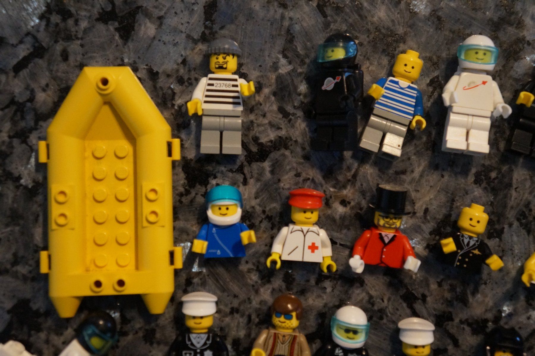Lego Jouets: Lego Minifiguren mit Zubehör – D'occasion à bronschhofen par blackpearl01 1