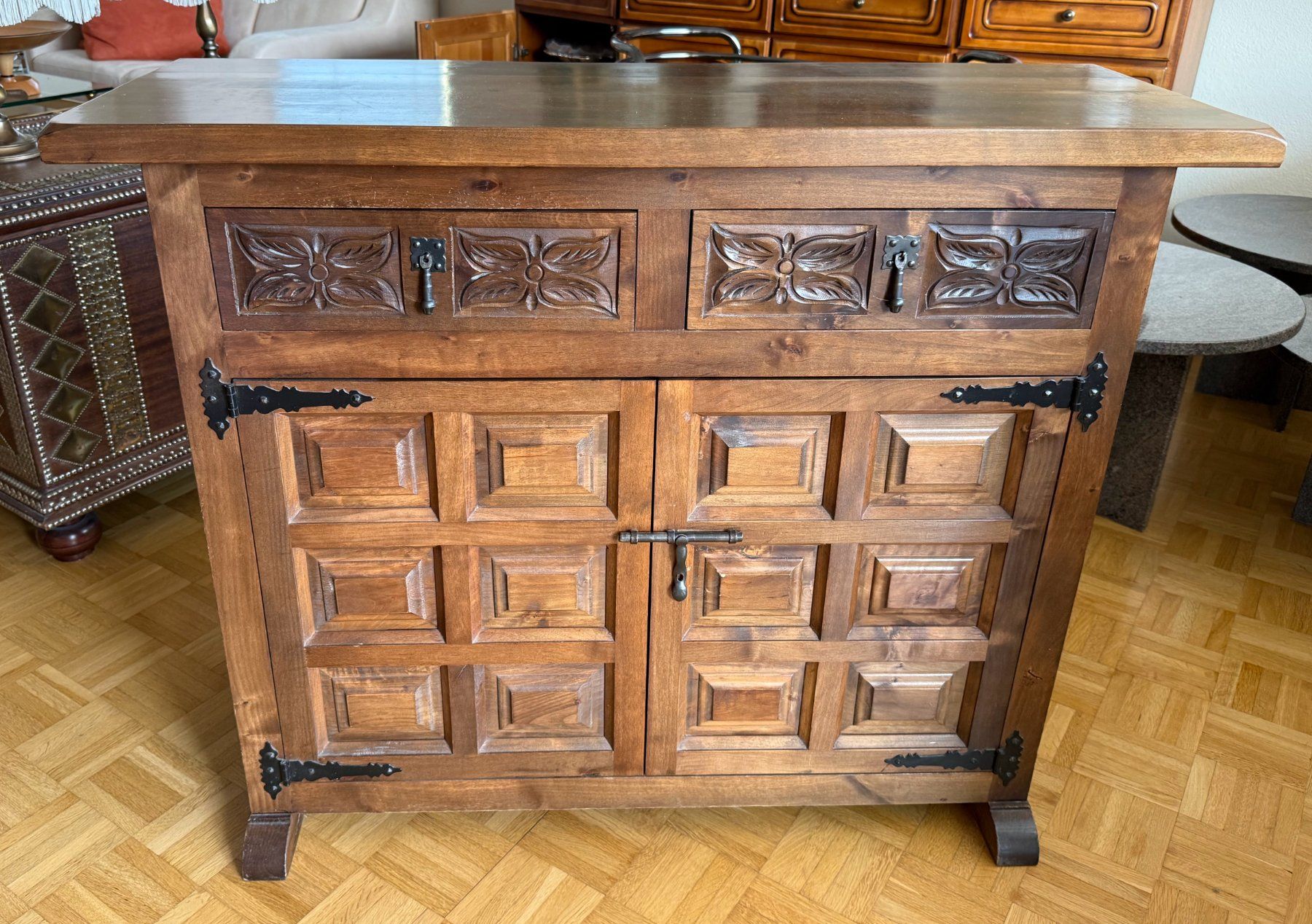 Kommoden: Schuhkommode/Sideboard, Holz rustikal – Gebraucht aus Uerikon von TT51