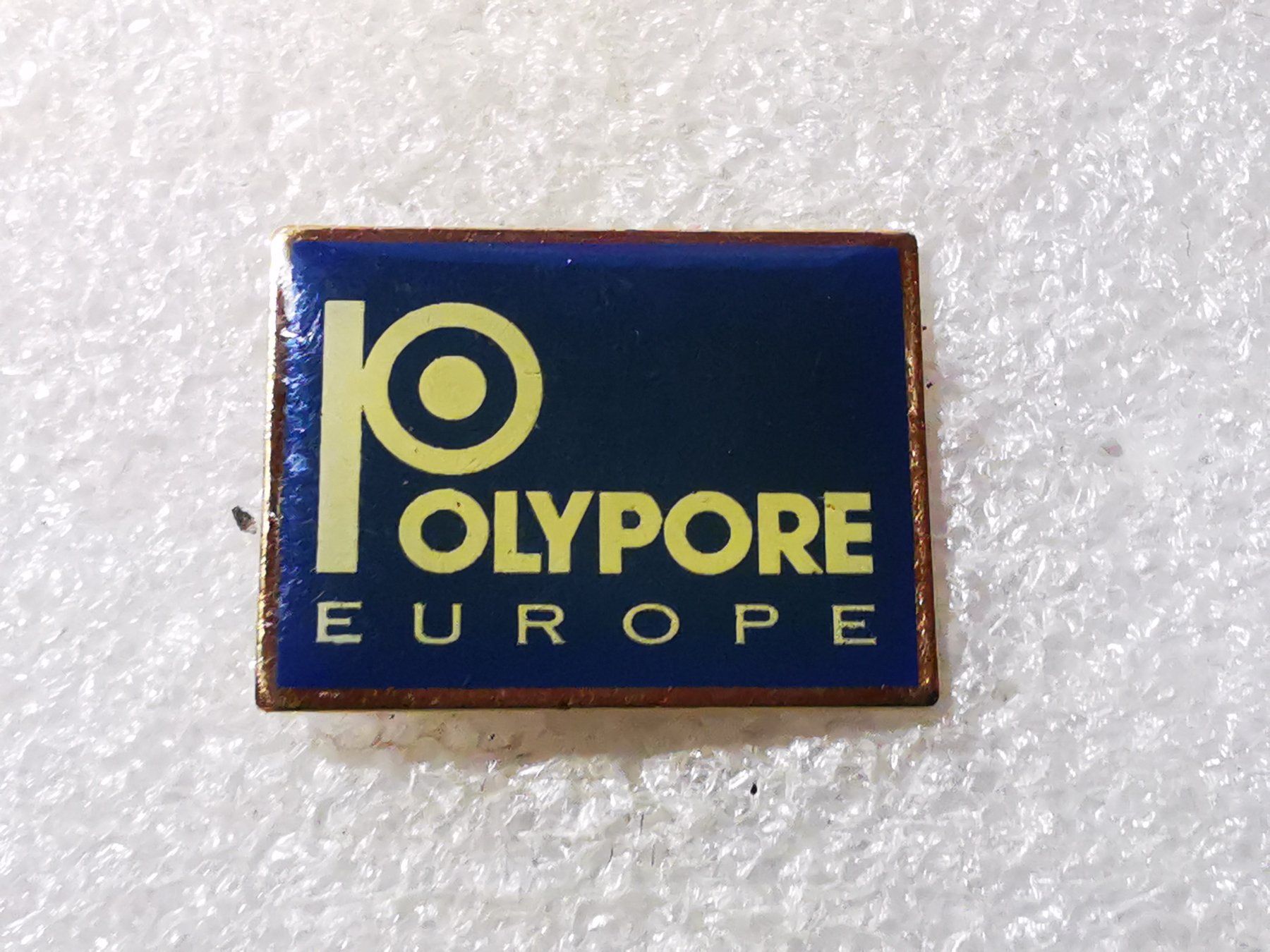 Plaketten & Abzeichen: Ansteckpin 55: Polypore Europe – Gebraucht aus Oppligen von Pin-Fall-Shop