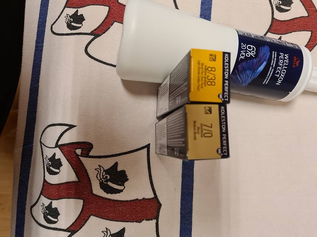 Maquillage: Teinture – D'occasion à Cottens FR par mad_cf7s